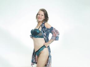 laraaross